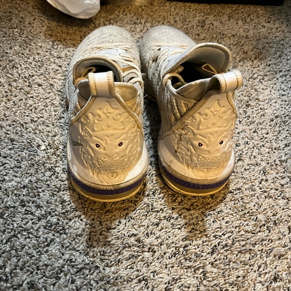 Lebron 16 “Buzz Lightyear” Size 11 - Picture 3 of 4